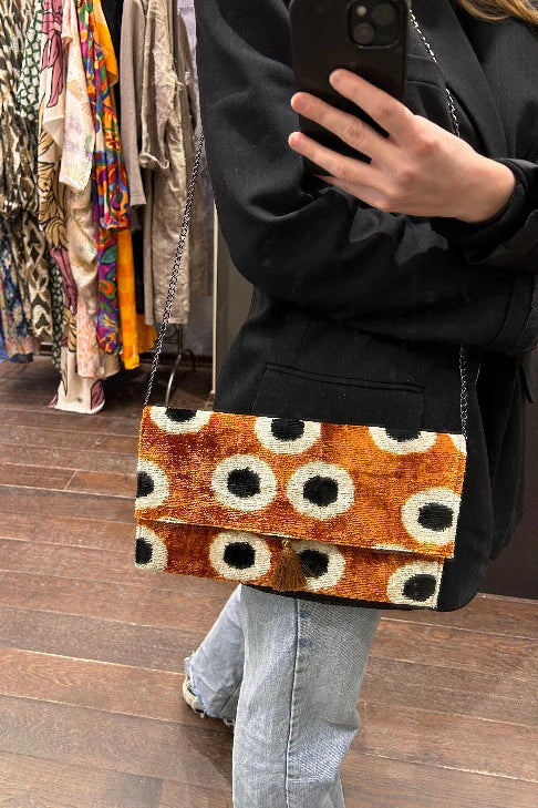 Bag pouch round with chain