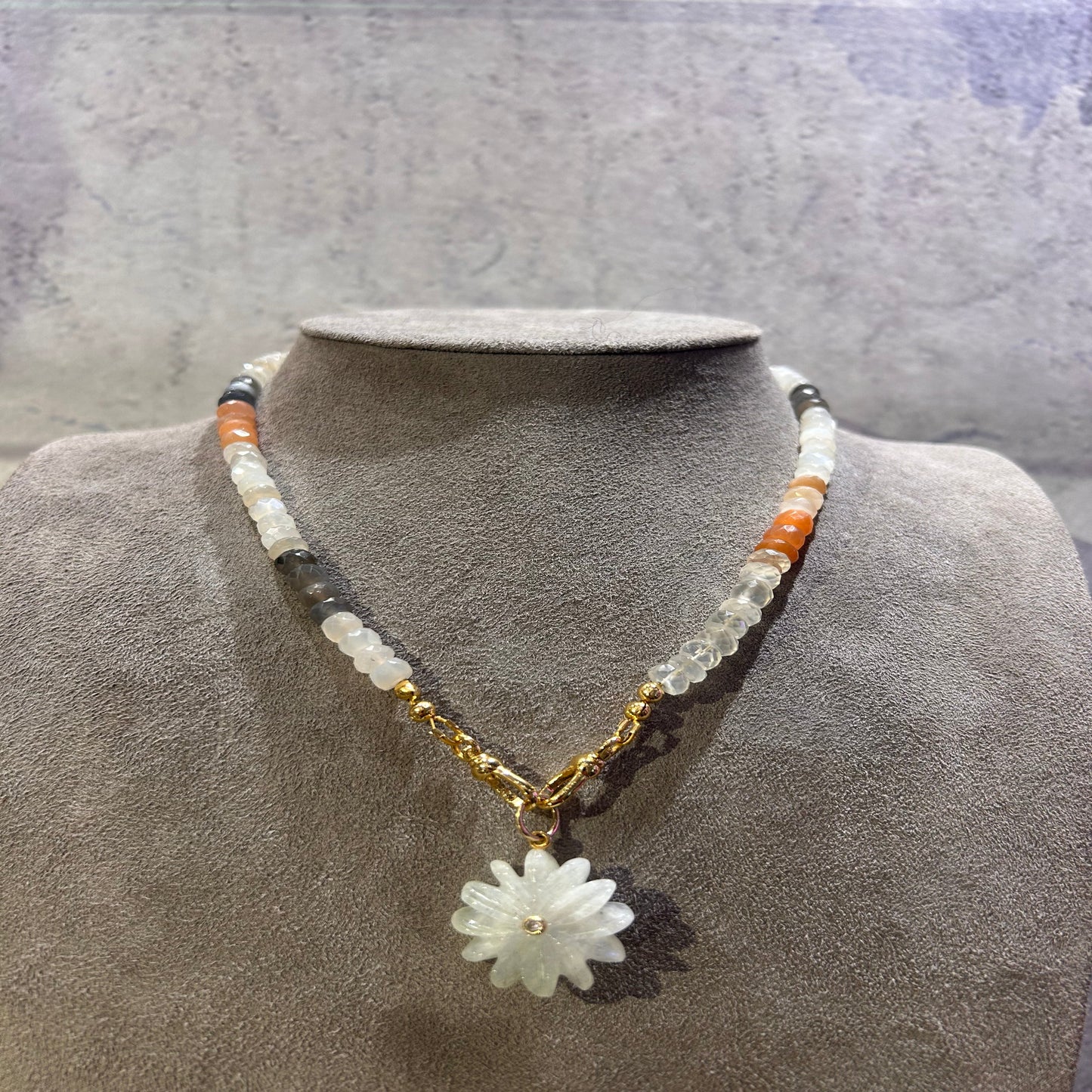 Moonstone Flower necklace - 45 cm