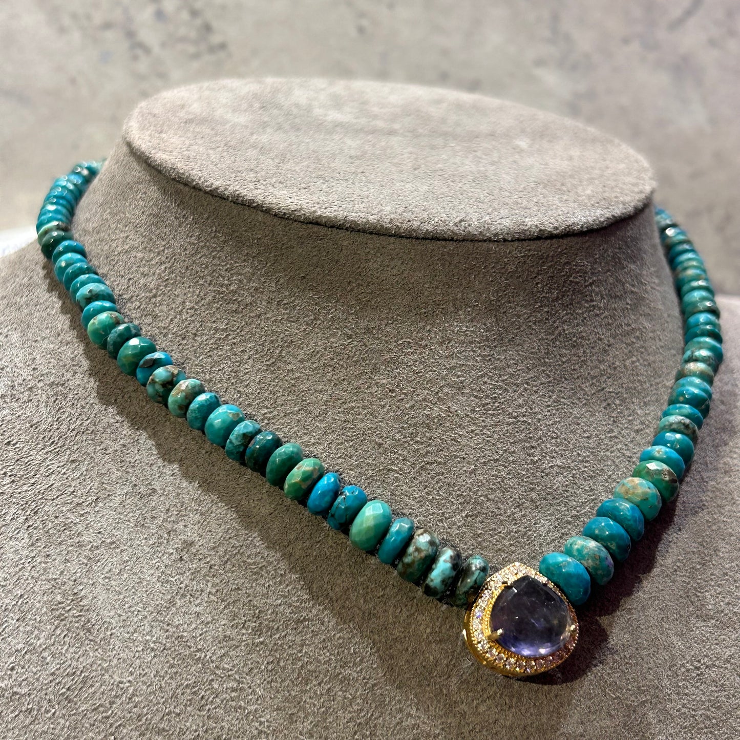 Arizona turquoise and iolite necklace - 43 cm