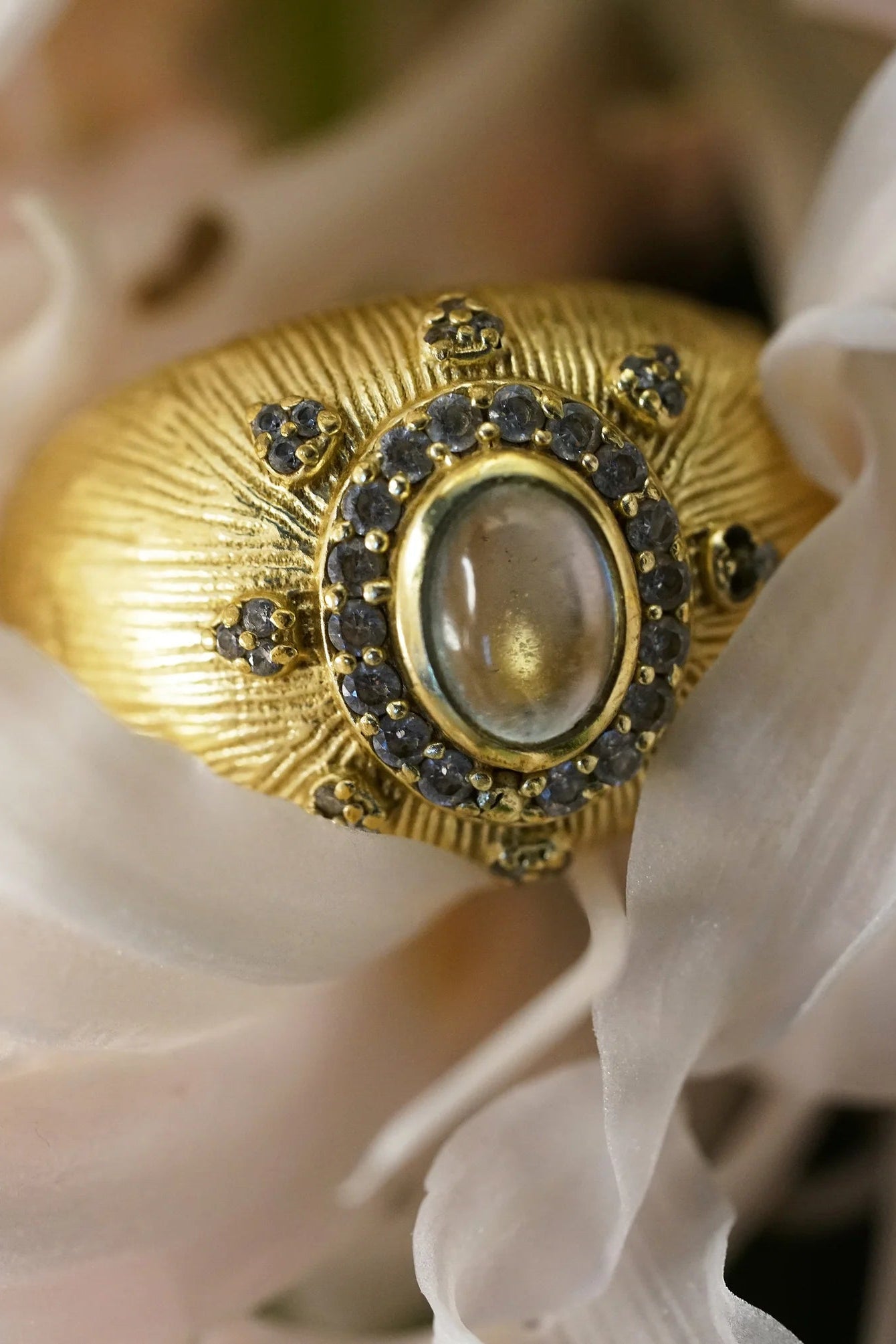 DIAPERIS - Green Amethyst Cyclamen Ring