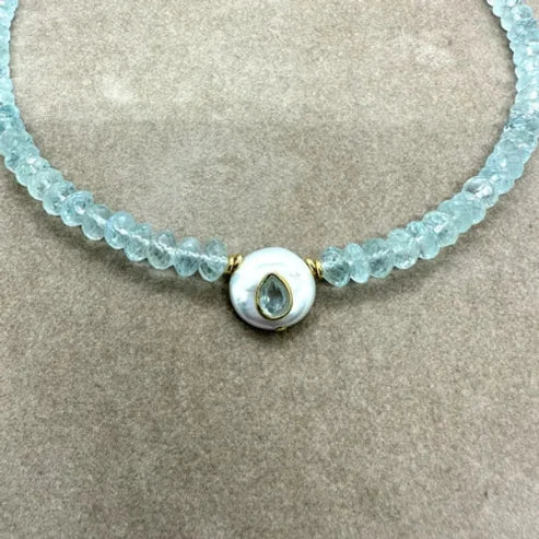 Aquamarine necklace and freshwater pearl set with bleu topaz