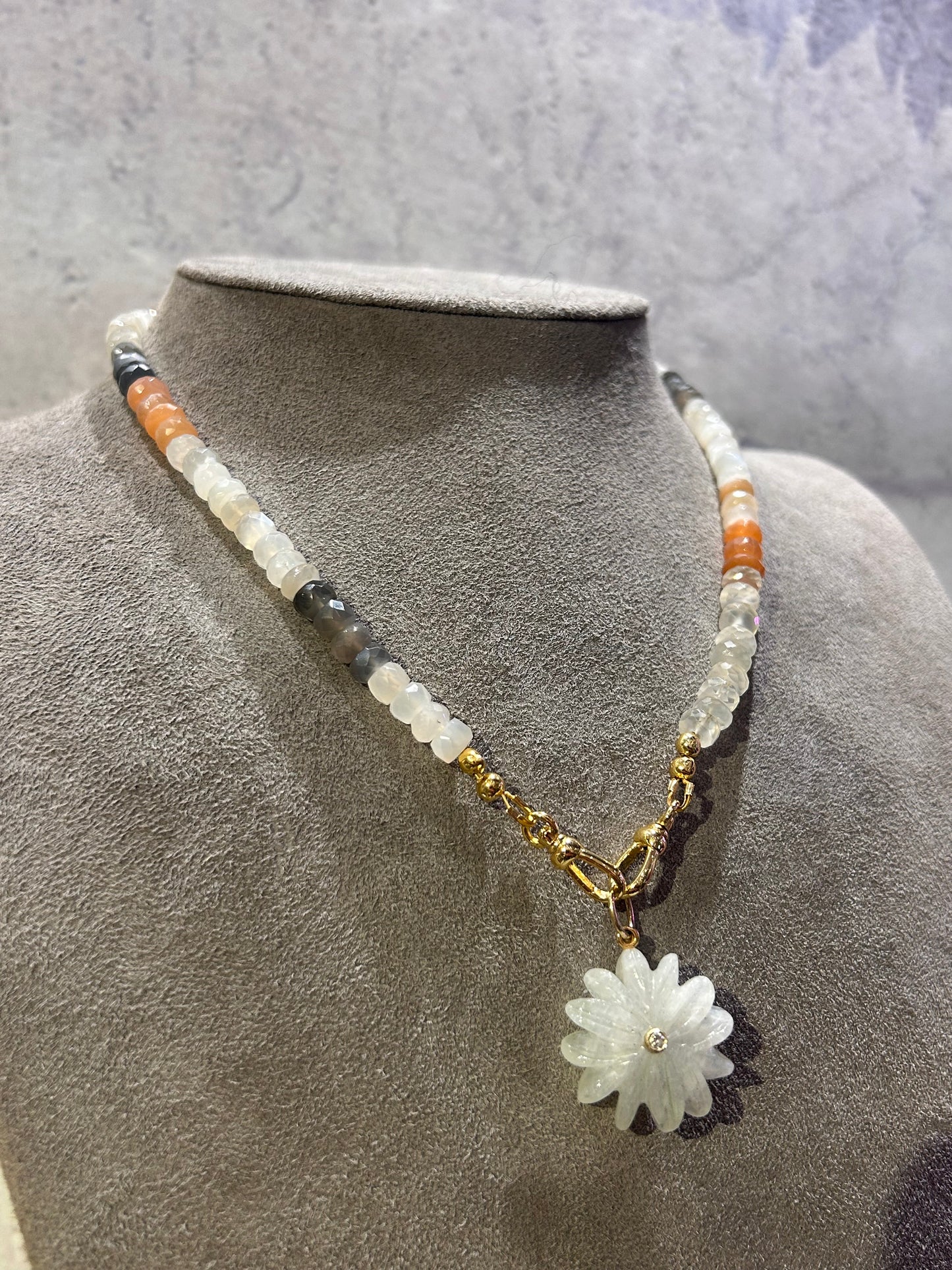 Moonstone Flower necklace - 45 cm