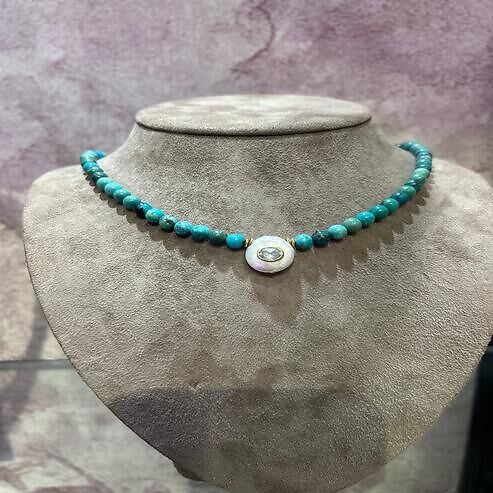 Turquoise precious stone necklace and in the center a white topaz