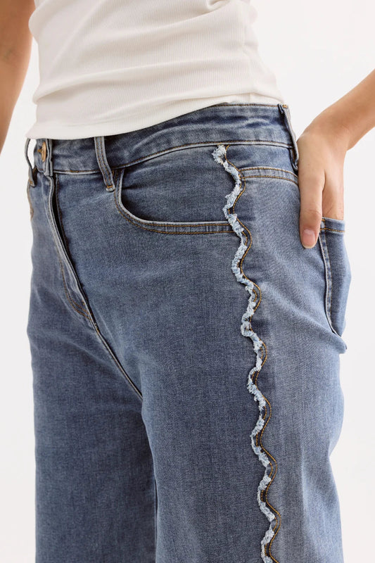 LEO & UGO - Straight jeans with wavy detail