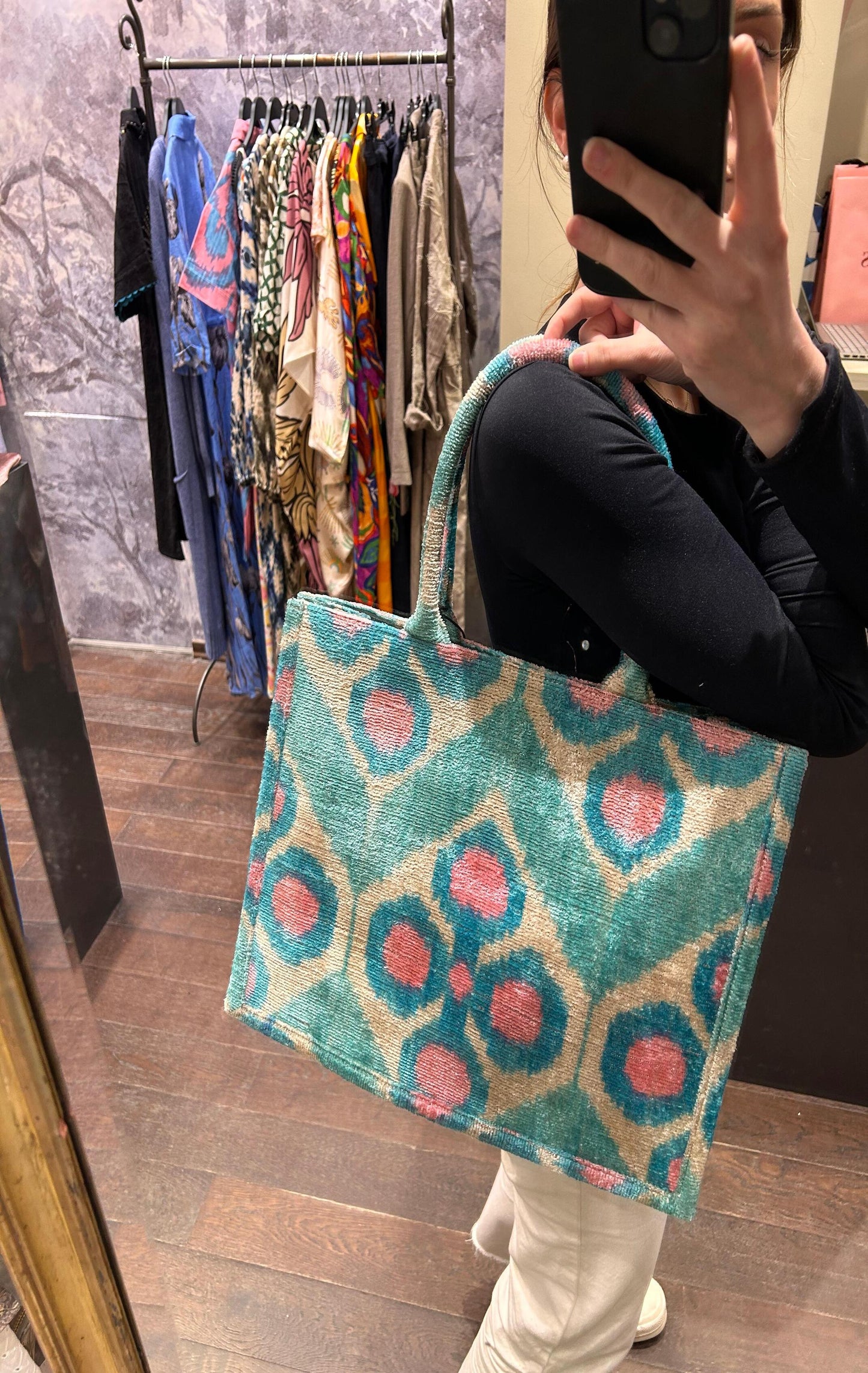 Bag round turquoise and pink