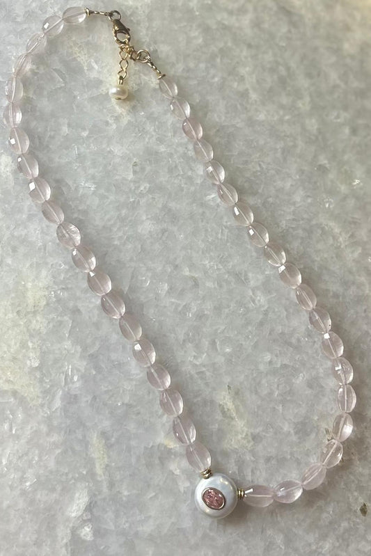 Quartz precious stone necklace and in the center a pink tourmaline - 41 cm