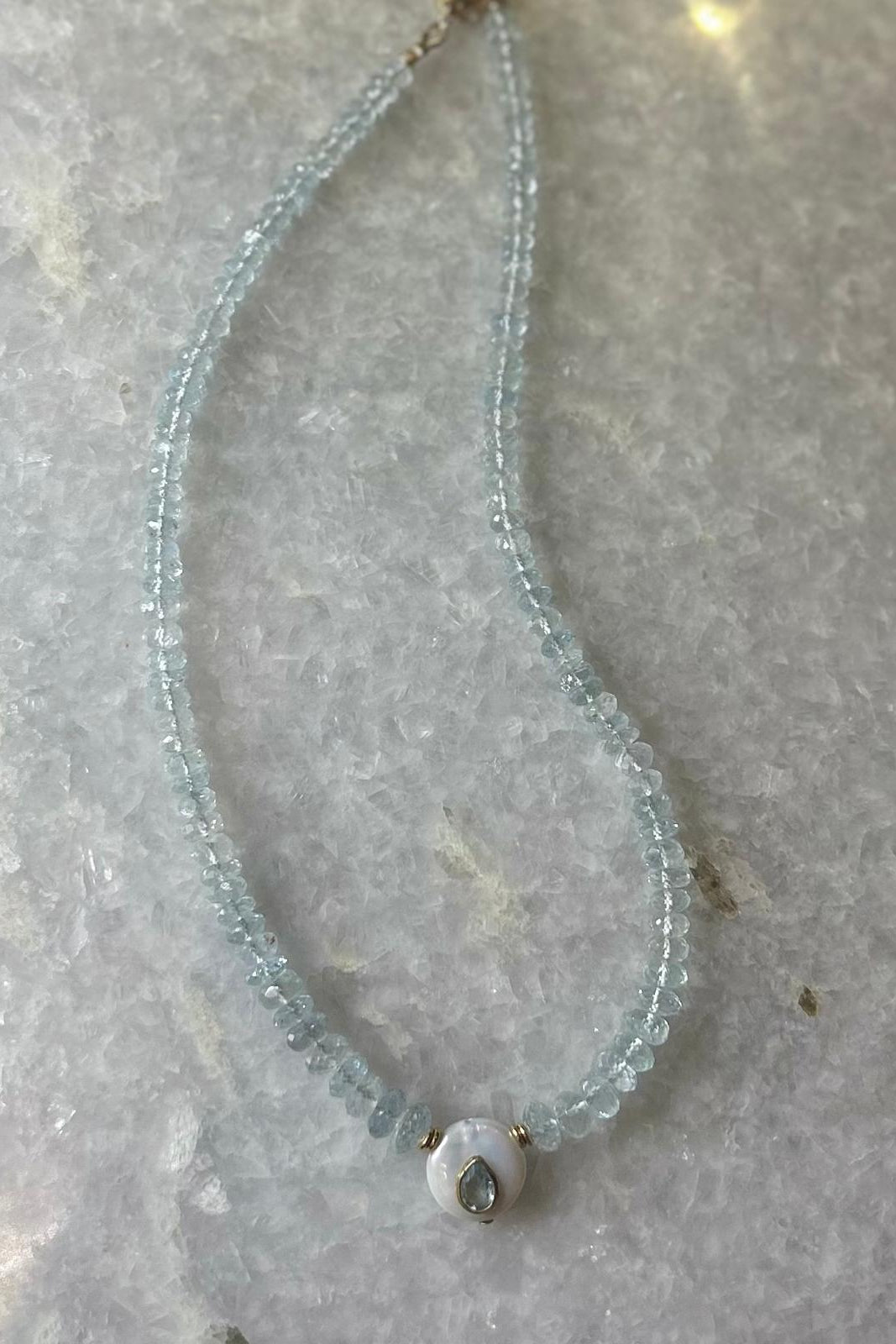 Aquamarine necklace and freshwater pearl set with bleu topaz - 41 cm