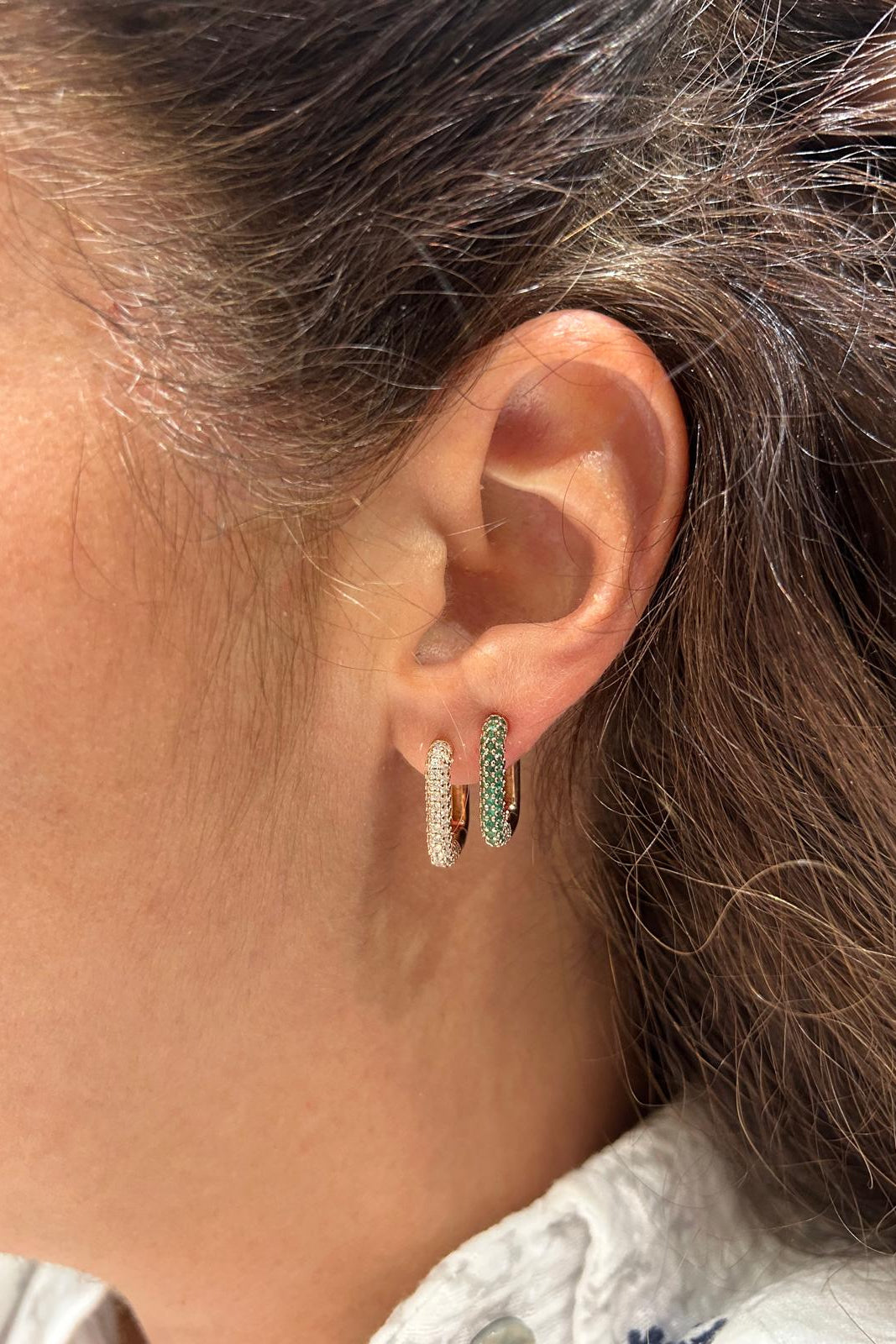 SHADESGENEVA - Rose Gold Hoop Earring - Green zircons